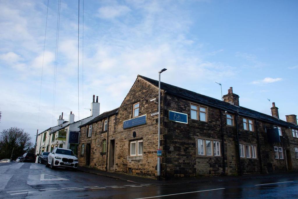 Bert'S Rooms At The Black Horse Inn Brighouse Eksteriør bilde