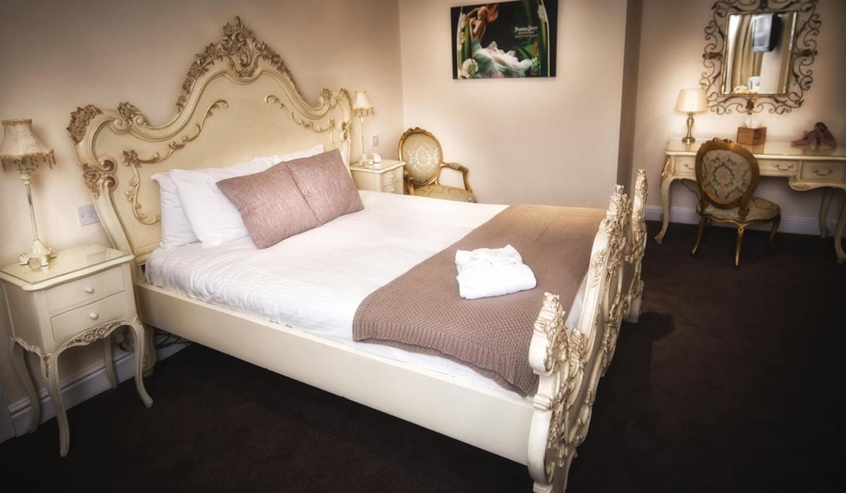 Bert'S Rooms At The Black Horse Inn Brighouse Eksteriør bilde